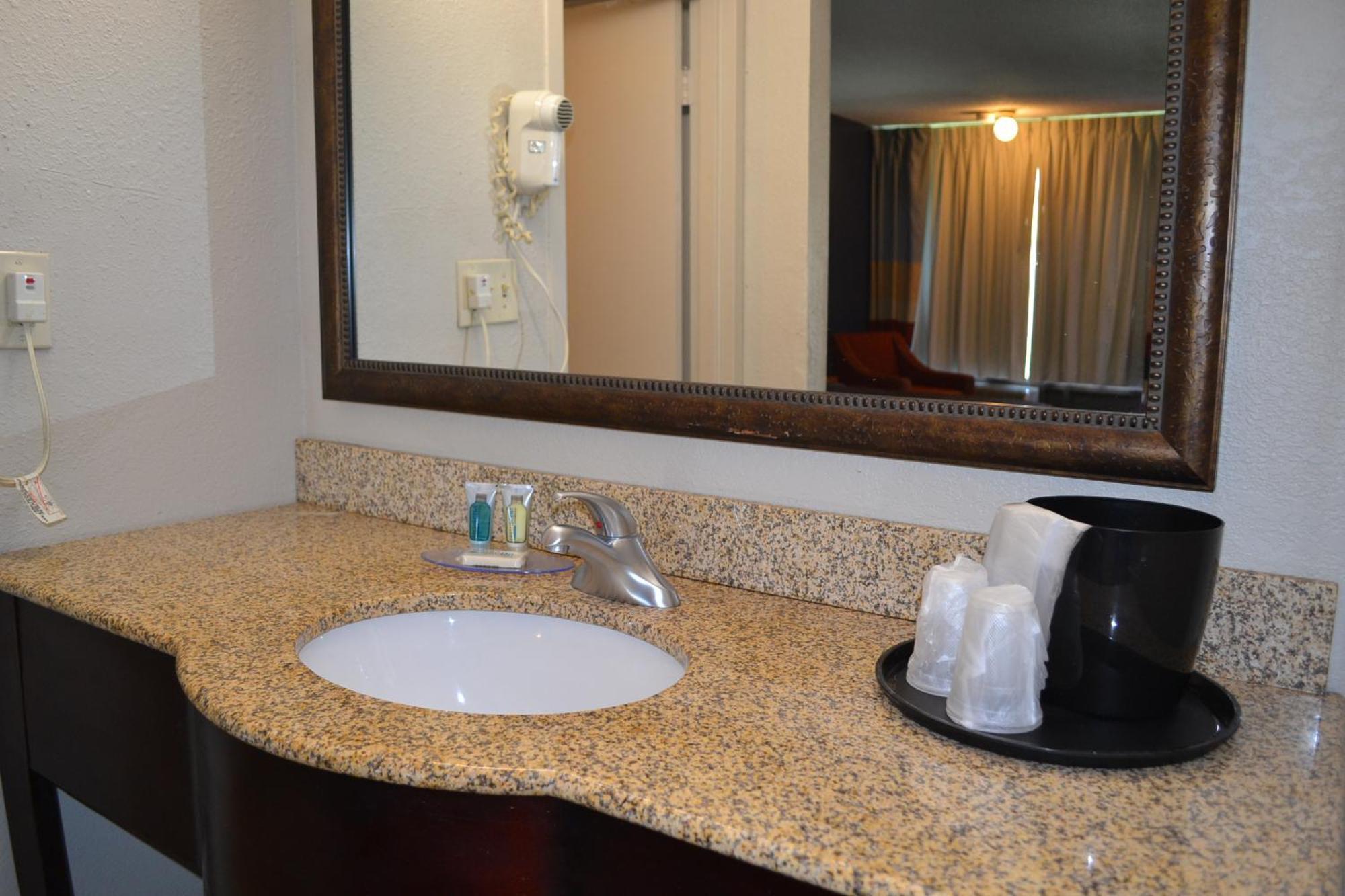 Dayspring Extended Stay Greensboro Εξωτερικό φωτογραφία
