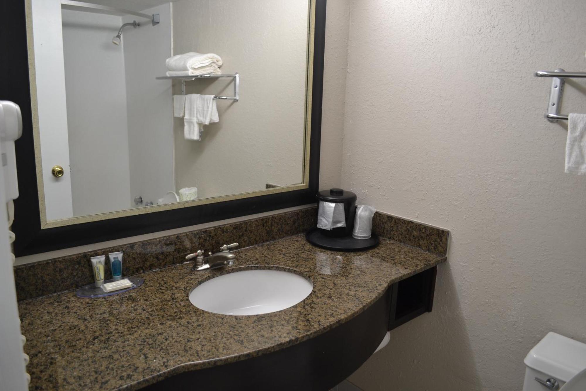 Dayspring Extended Stay Greensboro Εξωτερικό φωτογραφία