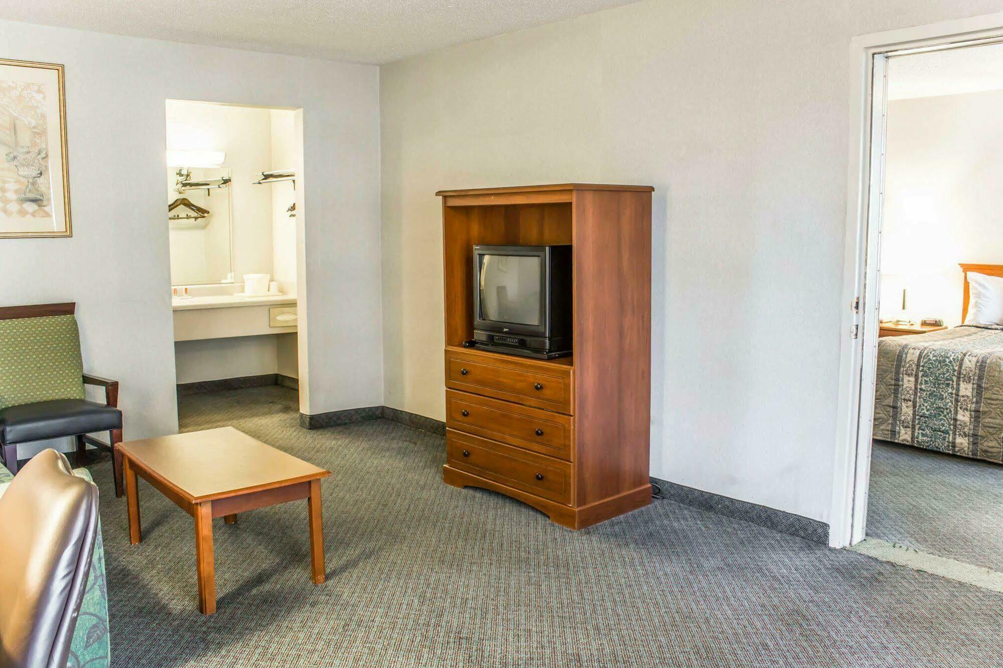 Dayspring Extended Stay Greensboro Εξωτερικό φωτογραφία
