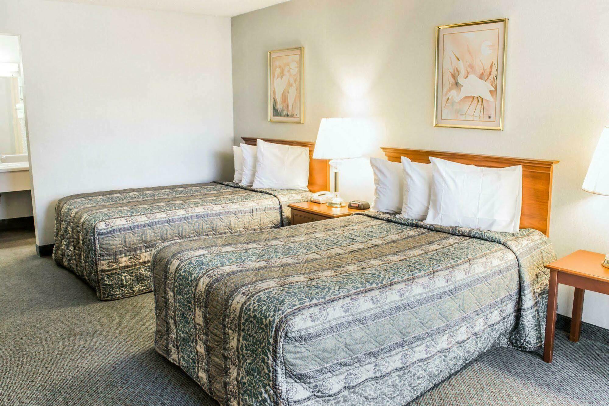 Dayspring Extended Stay Greensboro Εξωτερικό φωτογραφία