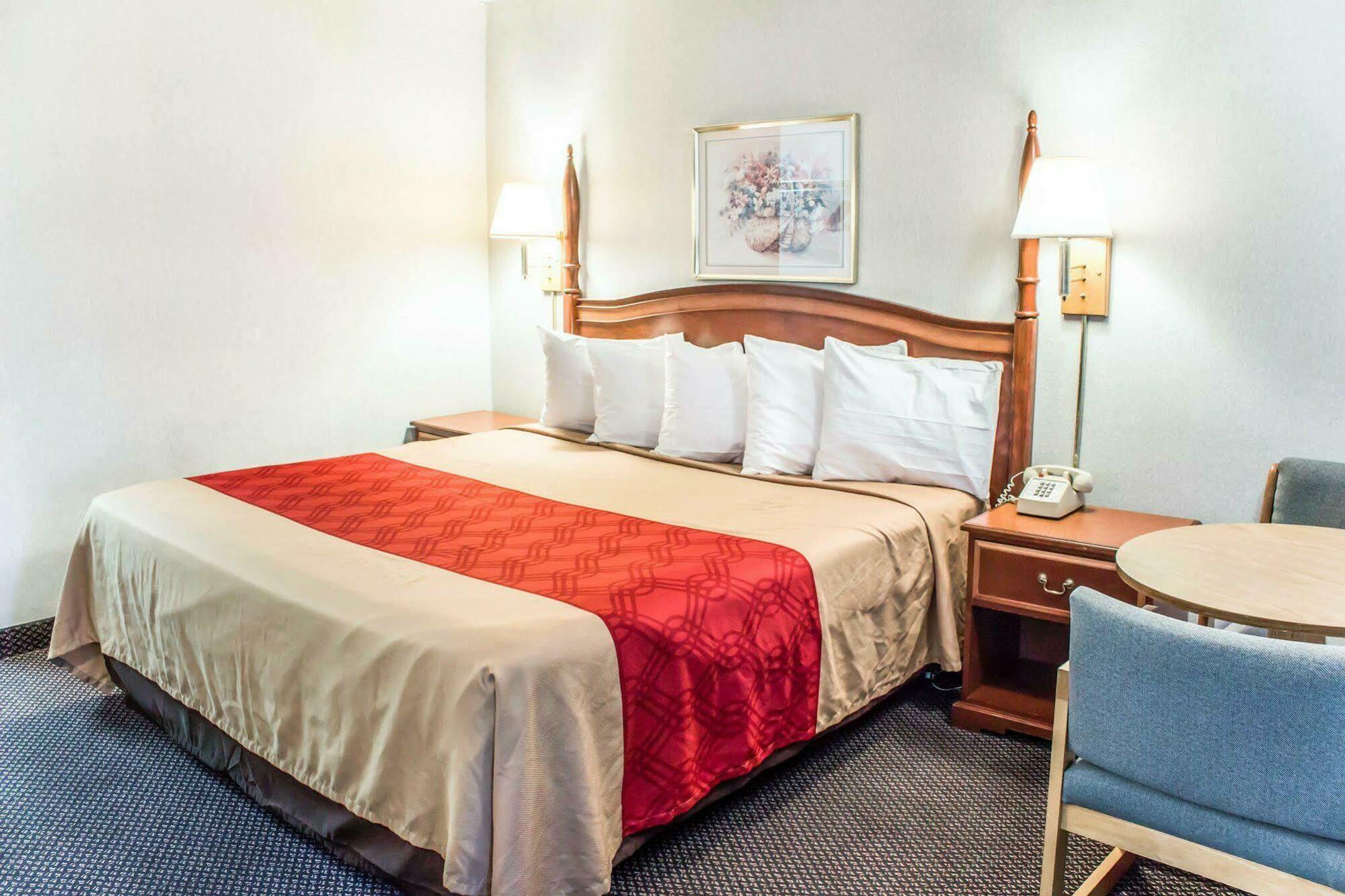 Dayspring Extended Stay Greensboro Εξωτερικό φωτογραφία